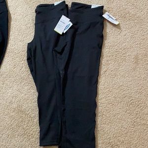 Old Navy - mid rise elevate leggings - go dry - crop
